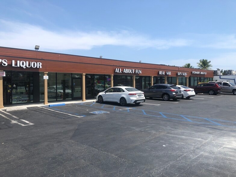 4130-4146 Paramount Blvd, Lakewood, CA for lease - Building Photo - Image 3 of 17