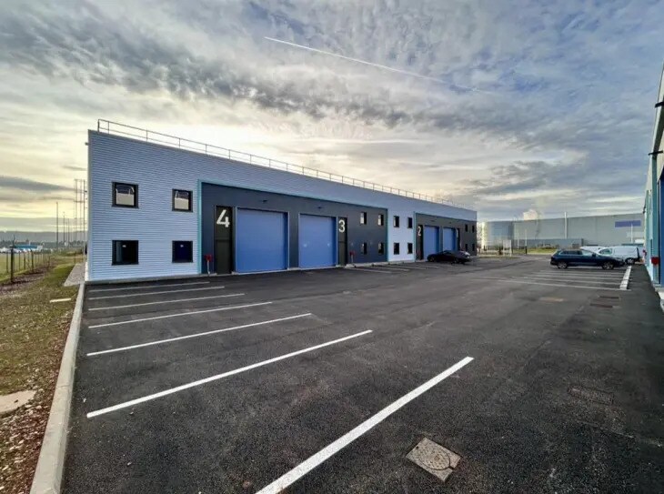 Flex in Saint-Vulbas for sale - Building Photo - Image 1 of 4