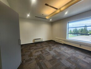 17 Auriga Dr, Ottawa, ON for lease Building Photo- Image 1 of 7