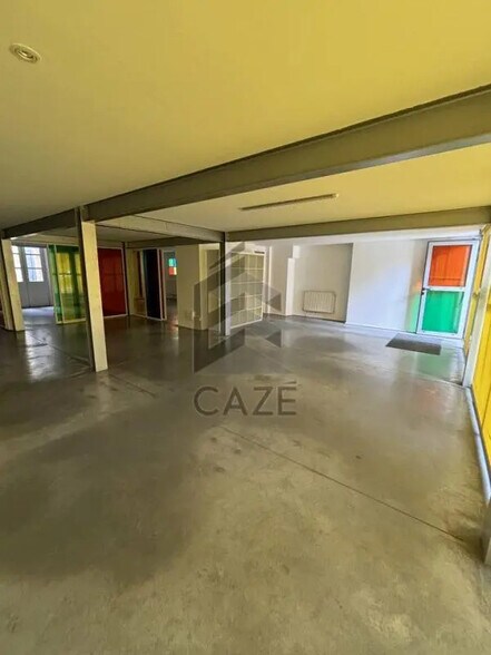 Office in Bordeaux for lease - Interior Photo - Image 1 of 8