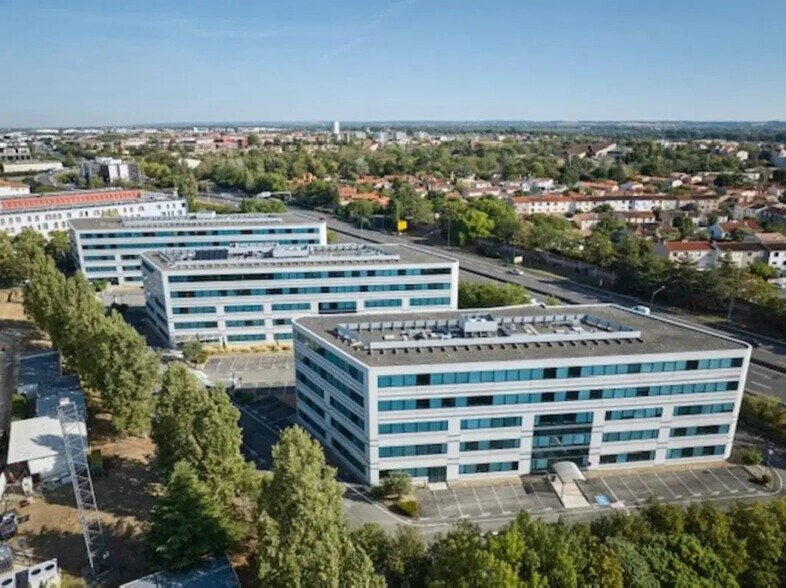 Office in Blagnac for lease - Building Photo - Image 2 of 90