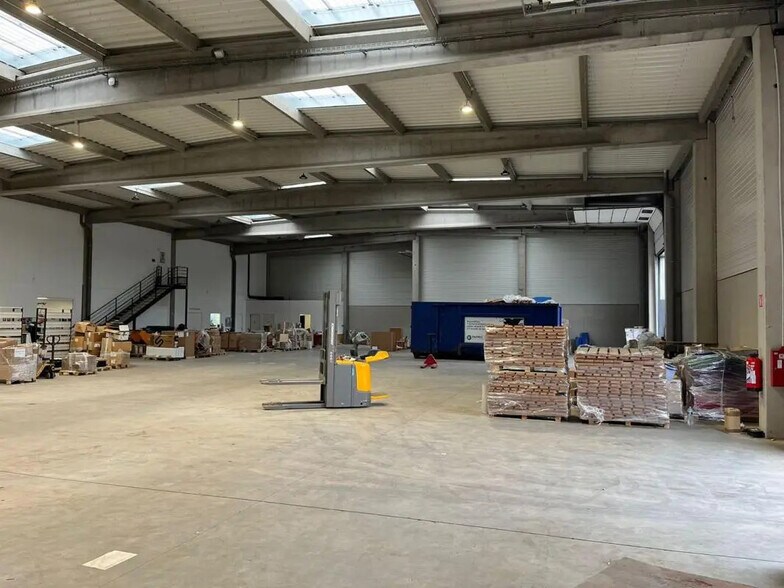 Flex in Lille for lease - Interior Photo - Image 3 of 6