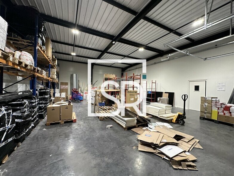 Retail in Thiers for lease - Building Photo - Image 3 of 10