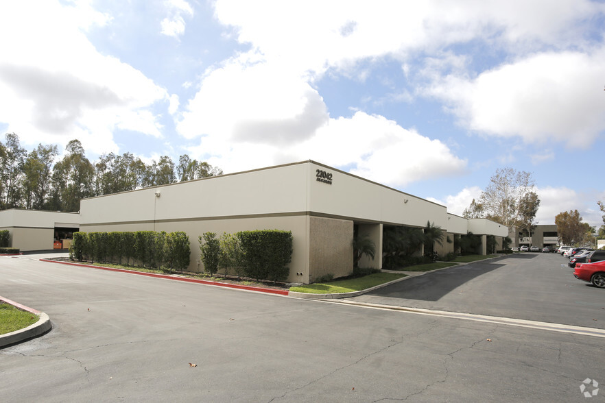 23042 Alcalde Dr, Laguna Hills, CA for lease - Building Photo - Image 2 of 17