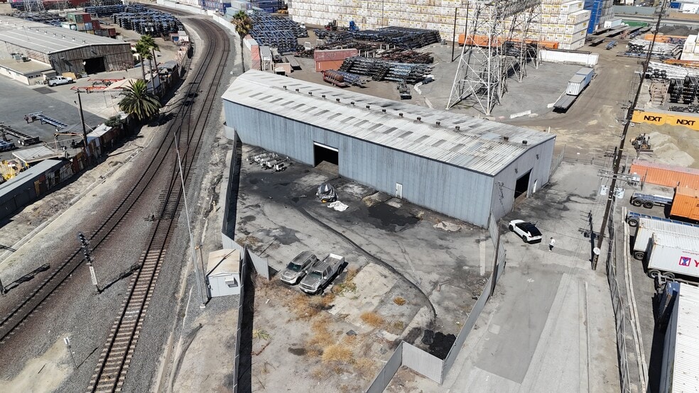 2825 E Grant St, Wilmington, CA for lease - Building Photo - Image 2 of 2