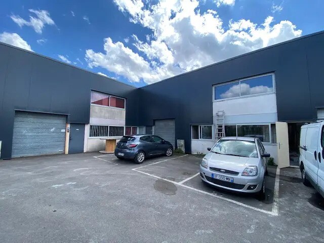 Flex in Eaubonne for lease - Building Photo - Image 1 of 7