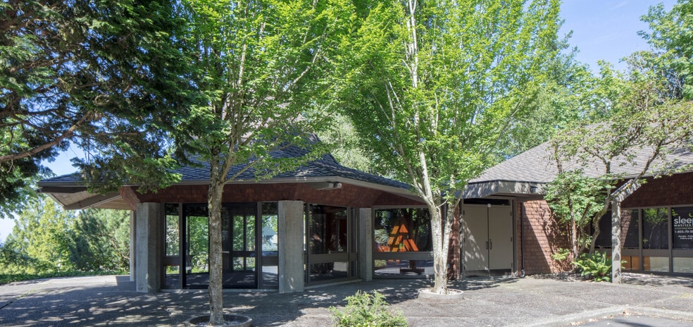 4 Mount Jefferson Ter, Lake Oswego, OR for sale - Building Photo - Image 1 of 1