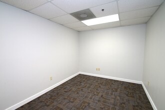 110-210 Wilshire Blvd, Casselberry, FL for lease Interior Photo- Image 1 of 2