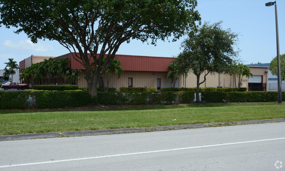 3750 Prospect Ave, Riviera Beach, FL for lease - Building Photo - Image 2 of 3