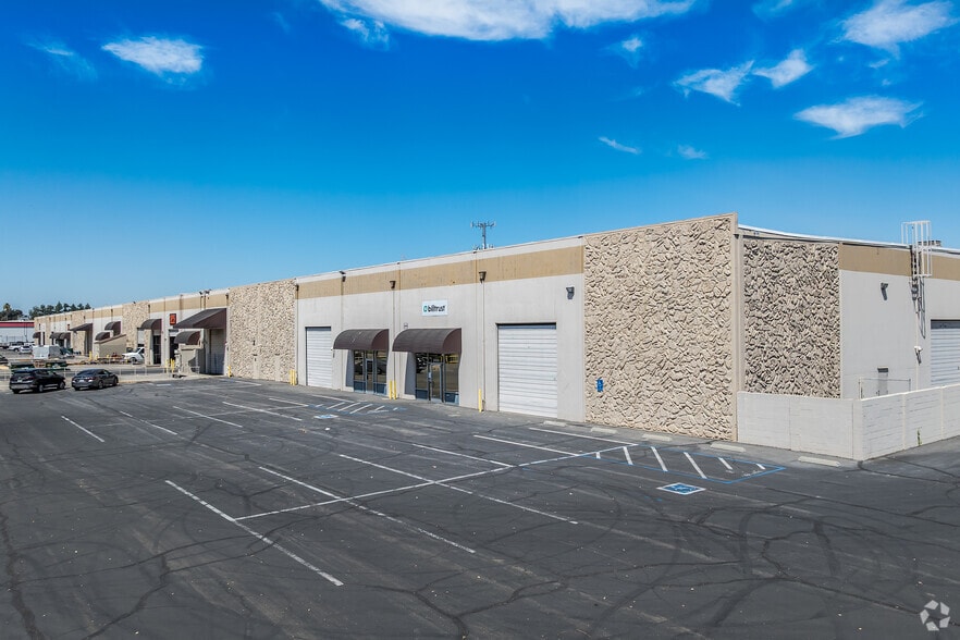 2544 Port St, West Sacramento, CA for lease - Building Photo - Image 2 of 4