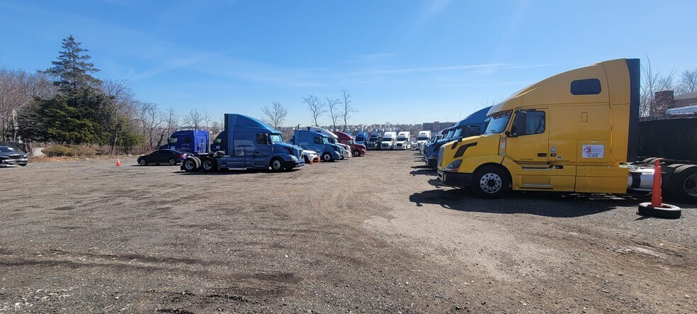 2-8 Ogden St, Newark, NJ for lease - Building Photo - Image 2 of 6