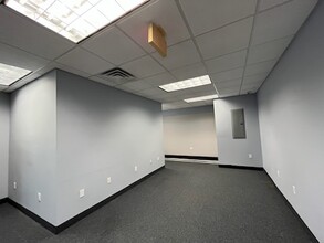 333 E Shore Rd, Manhasset, NY for lease Interior Photo- Image 2 of 8