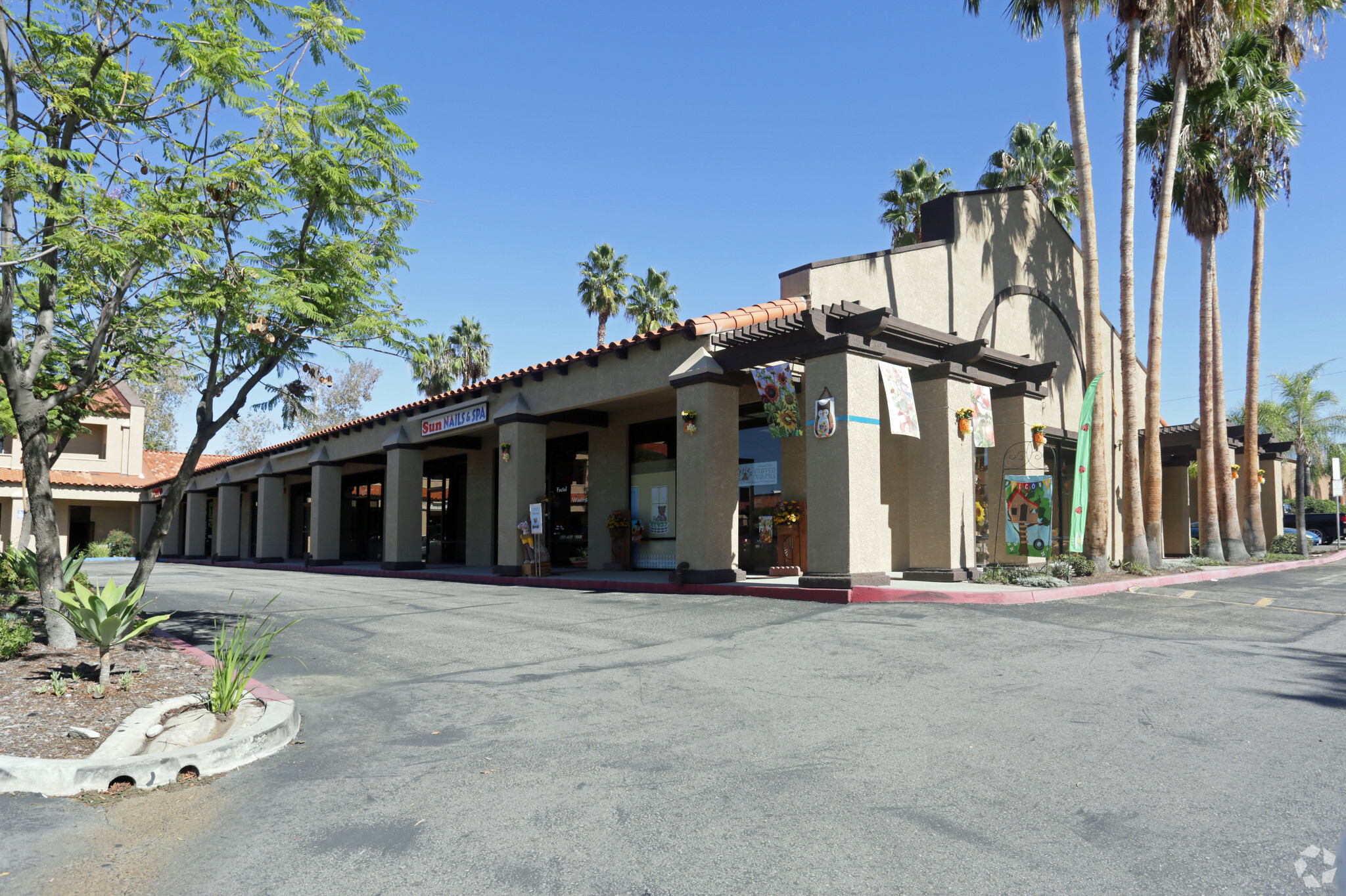 330 N 6th St, Redlands, Ca 92374 - Redlands Plaza 