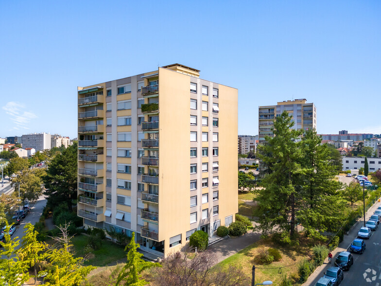 Multifamily in Lyon for sale - Building Photo - Image 2 of 3