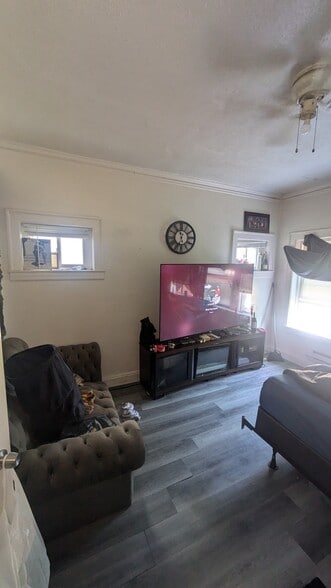 1874 Marloes Ave, Cleveland, OH for sale - Interior Photo - Image 3 of 35