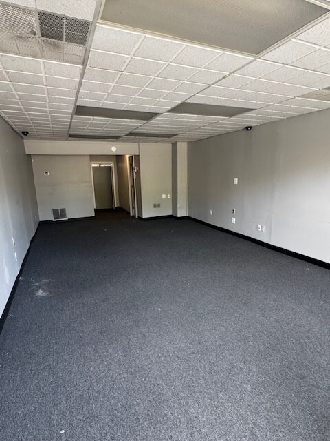 19294 Kelly Rd, Harper Woods, MI for lease Lobby- Image 1 of 15