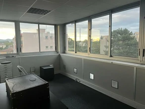 Office in Tassin-la-Demi-Lune for lease Interior Photo- Image 1 of 7