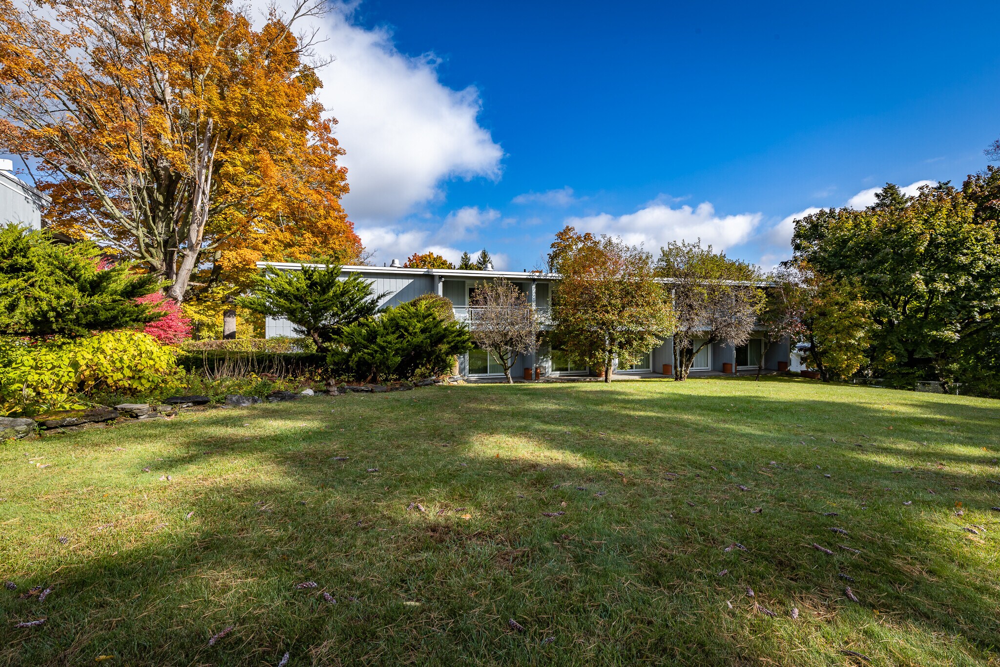 141 Main St, Bennington, VT 05201 Paradise Inn