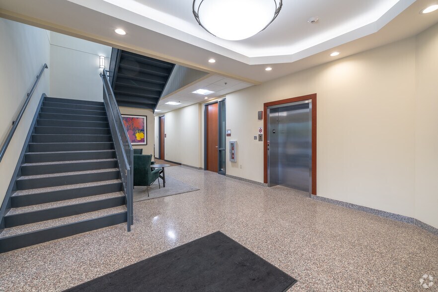 652 Bielenberg Dr, Woodbury, MN for sale - Interior Photo - Image 3 of 3