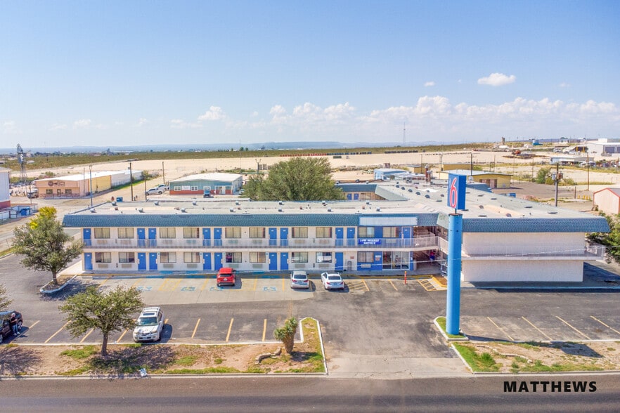 Motel 6 - Two Property Portfolio portfolio of 2 properties for sale on LoopNet.com - Building Photo - Image 2 of 5