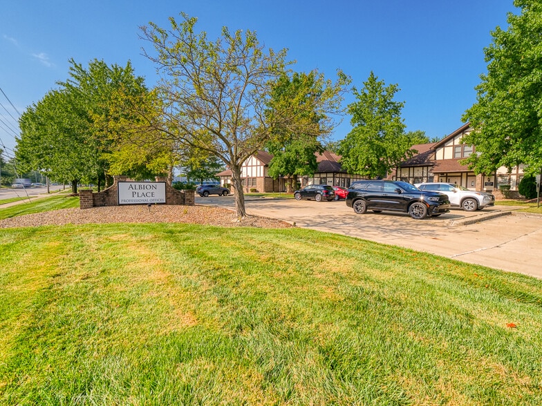 10850 Pearl Rd, Strongsville, OH for sale - Building Photo - Image 1 of 34