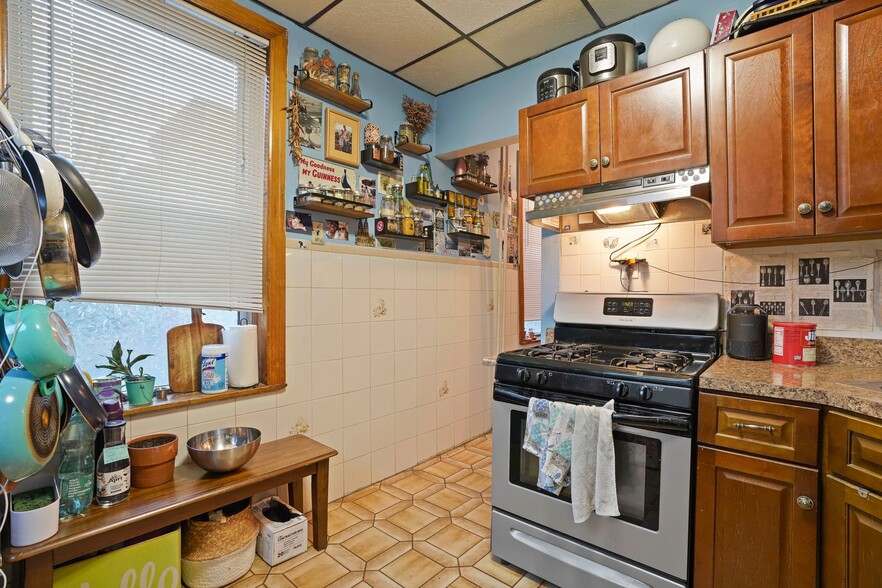1920 Palmetto St, Ridgewood, NY for sale - Interior Photo - Image 3 of 24