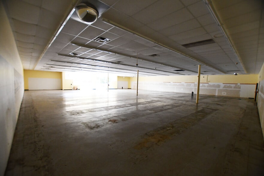 1016 Winchester Rd, Irvine, KY for lease - Building Photo - Image 2 of 27