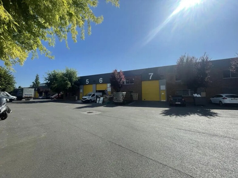 2 Rue Jean Moulin, Le Bourget for lease - Building Photo - Image 1 of 21