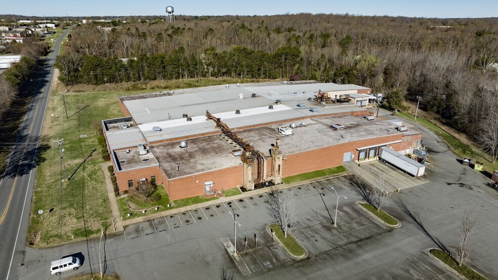 1311 Industry Dr, Burlington, NC for lease - Building Photo - Image 3 of 4