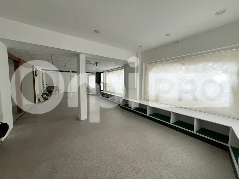 Retail in Songeons for sale - Interior Photo - Image 2 of 4