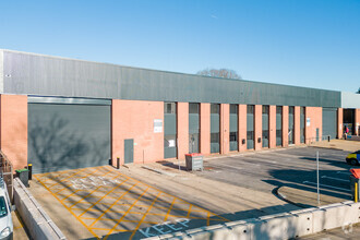 3-4 Fairfield Trade Park, Kingston Upon Thames for lease Building Photo- Image 2 of 9