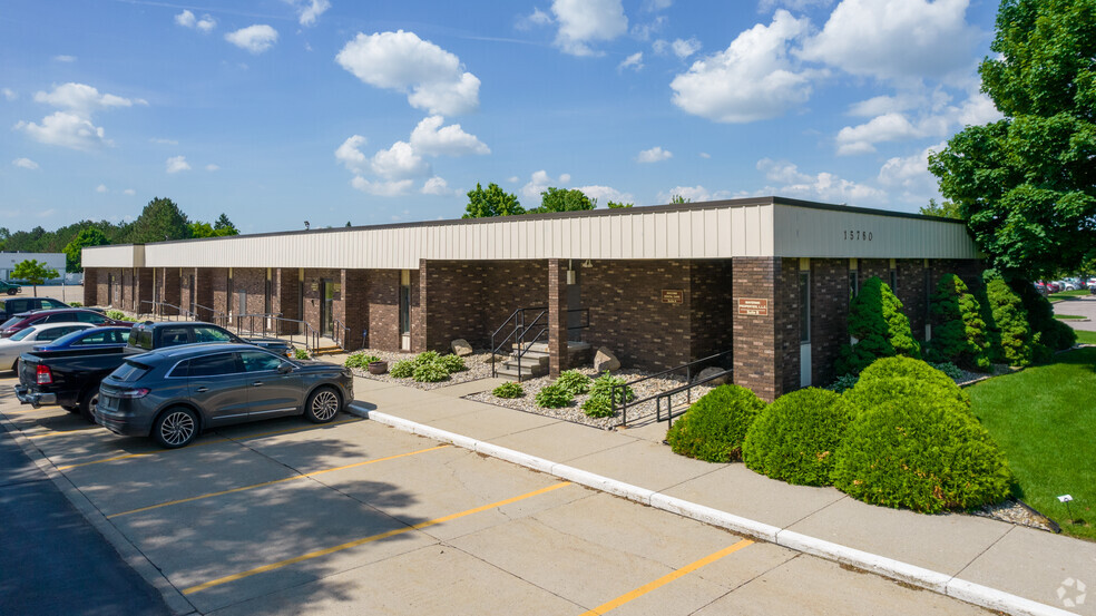 15760 19 Mile Rd, Clinton Township, MI for lease - Building Photo - Image 2 of 7