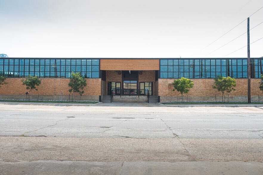 1020 E Levee St, Dallas, TX for sale - Building Photo - Image 1 of 1