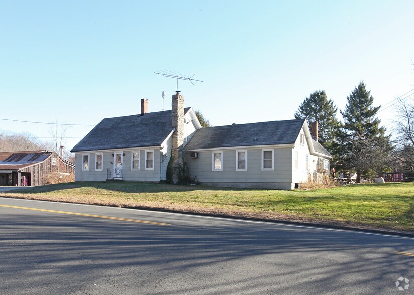 972 Killingworth Rd, Higganum, CT 06441