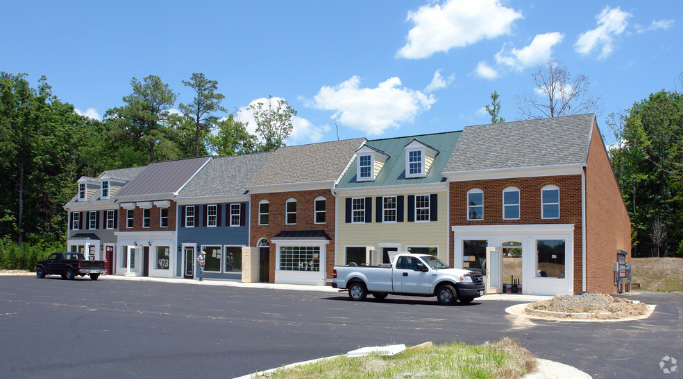 17039-17049 Merchants Dr, Woodford, VA for lease - Building Photo - Image 3 of 6