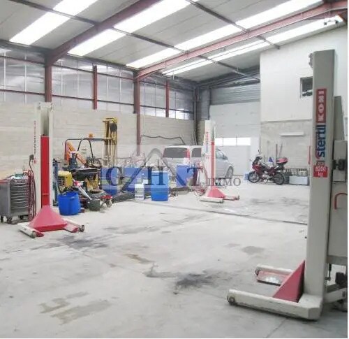 Flex in Drancy for lease - Interior Photo - Image 1 of 2