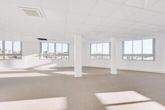 21 Rue D'Artois, Paris for lease Interior Photo- Image 1 of 9