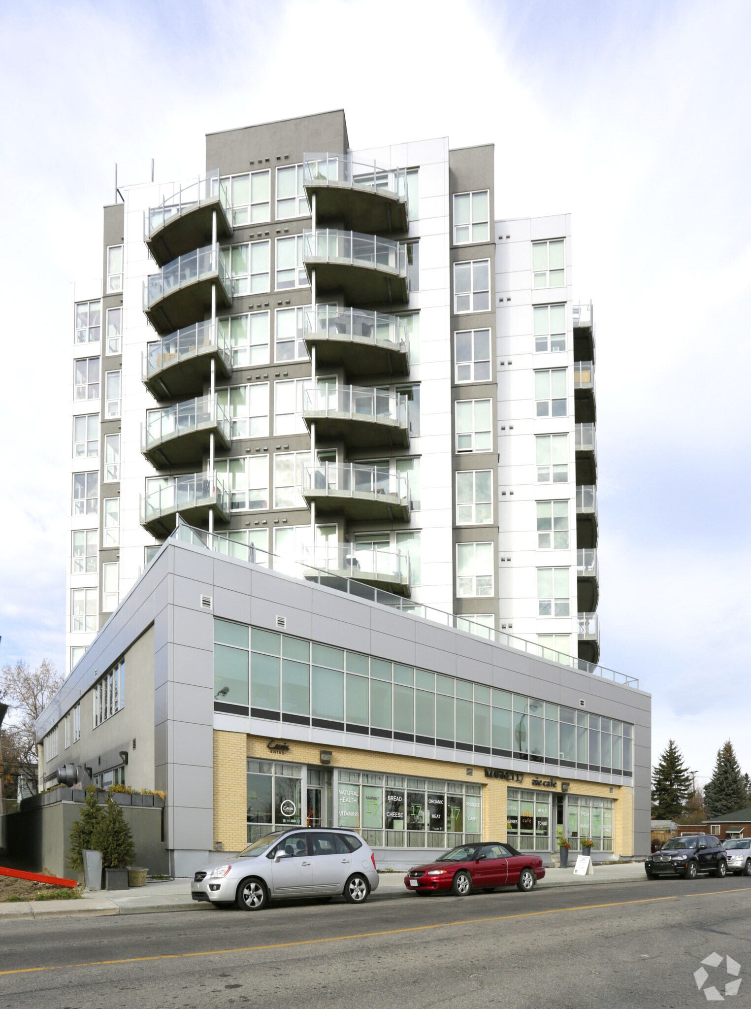 2505 17th Ave SW, Calgary, AB T3C 1J7 Casel