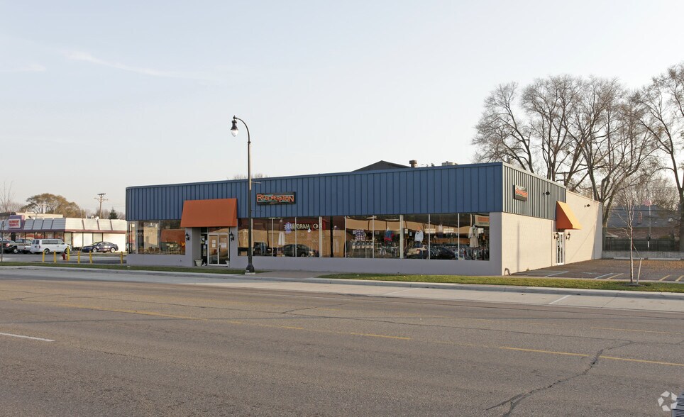 126 E 14 Mile Rd, Clawson, MI 48017