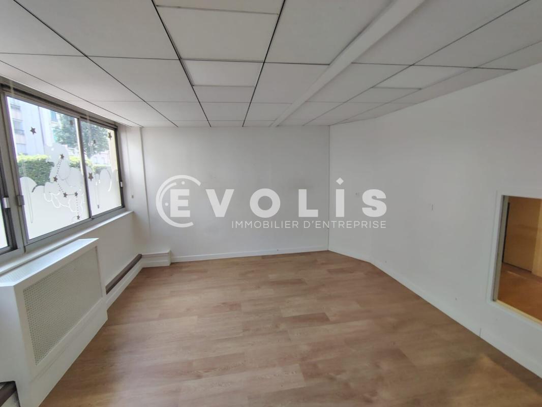 Office in Vincennes for sale Interior Photo- Image 1 of 12
