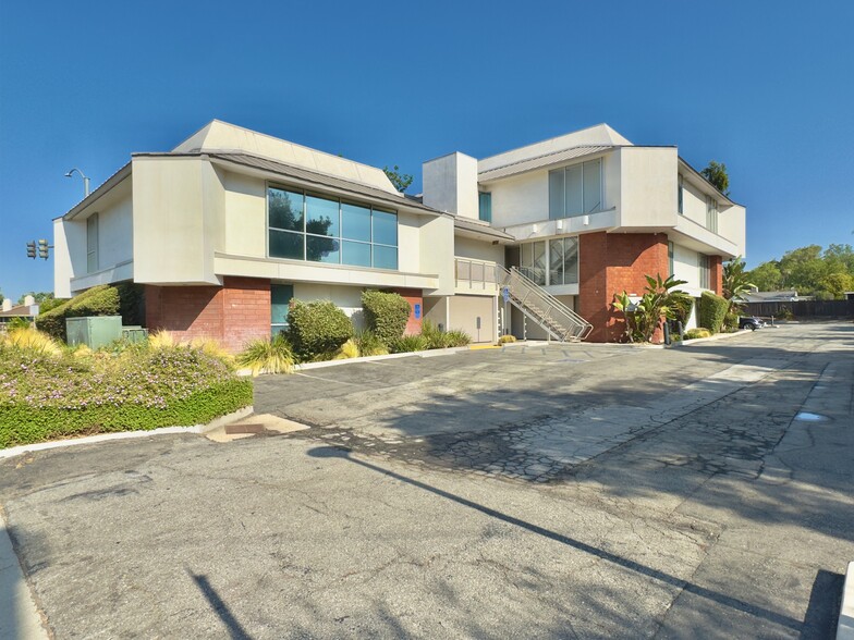 678 S Indian Hill Blvd, Claremont, CA for lease - Building Photo - Image 1 of 34