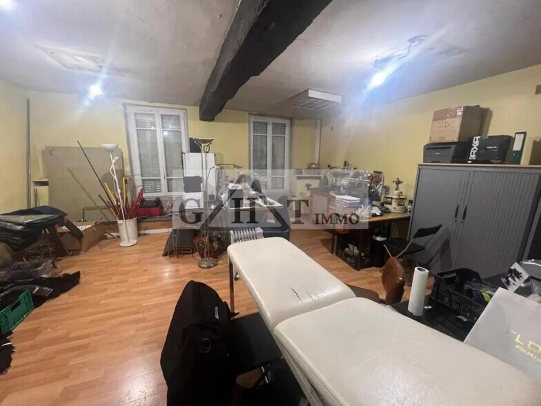 Retail in Charenton-le-Pont for lease - Interior Photo - Image 3 of 3