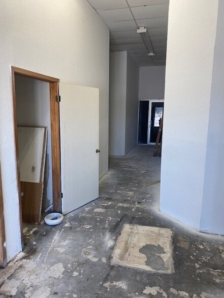 2511 19th St, Hondo, TX for lease - Interior Photo - Image 3 of 7