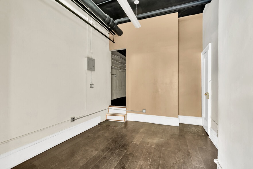 26-80 30th St, Astoria, NY for lease - Interior Photo - Image 3 of 6