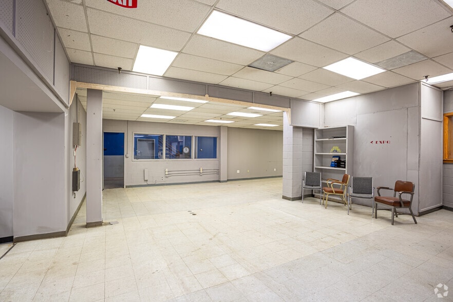 1315 W 12th St, Kansas City, MO for lease - Interior Photo - Image 2 of 46