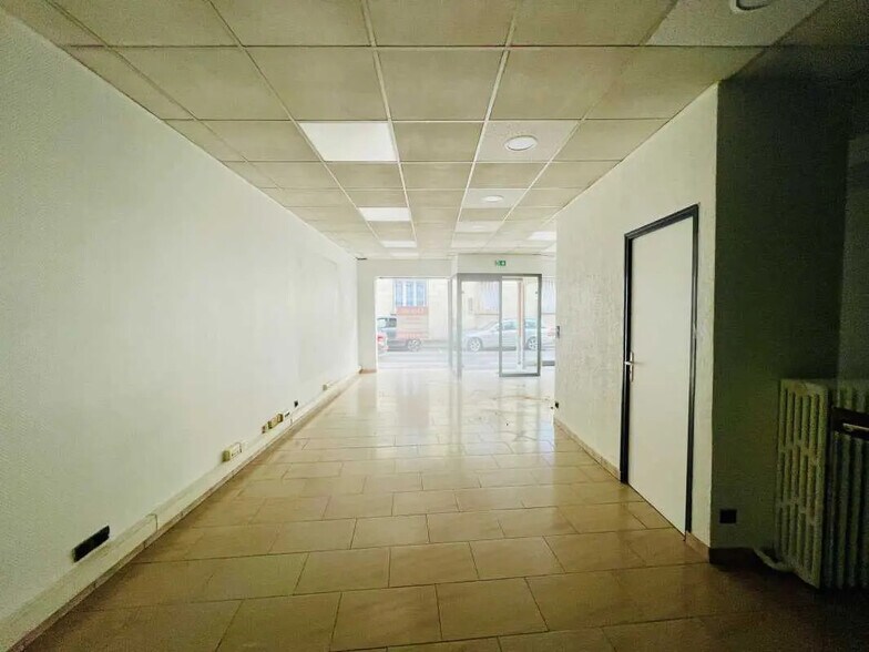 Office in Compiègne for lease - Interior Photo - Image 2 of 3