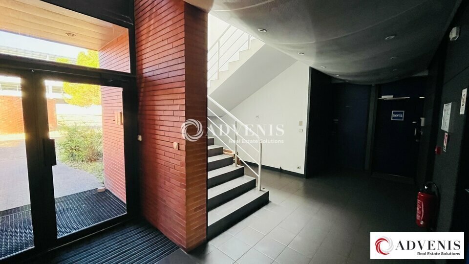 Office in Merignac for lease - Lobby - Image 3 of 12