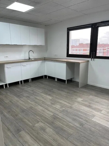 9 Rue Maurice Grandcoing, Ivry-sur-Seine for lease - Building Photo - Image 2 of 12