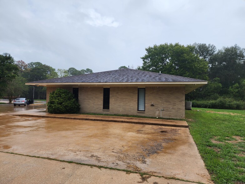 7655 FM 834 Rd, Hull, TX for sale - Building Photo - Image 1 of 1