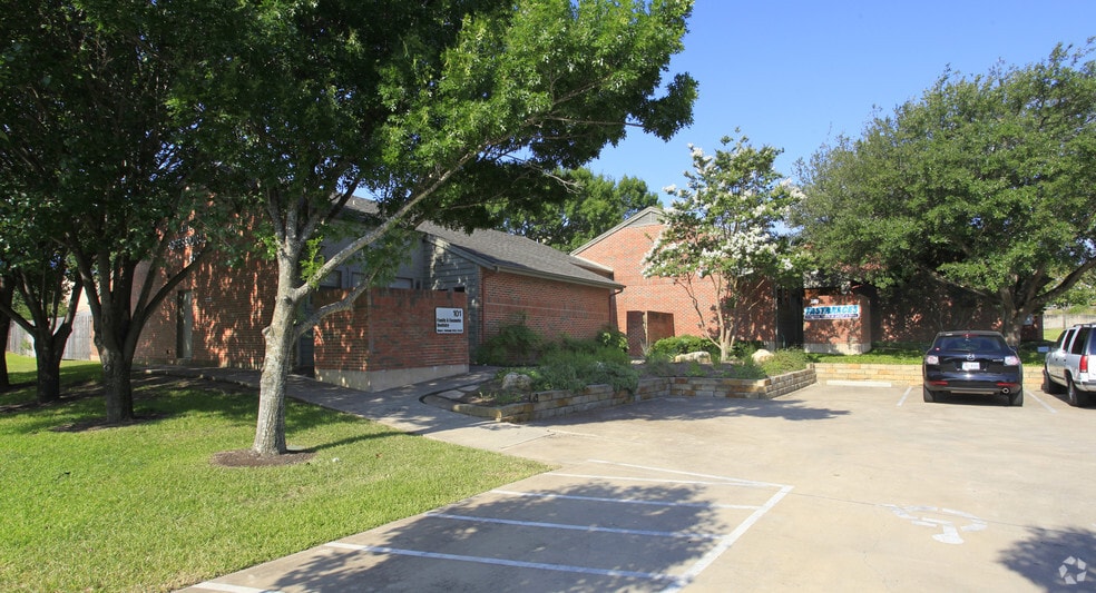 6700 West Gate Blvd, Austin, TX for lease - Building Photo - Image 2 of 12